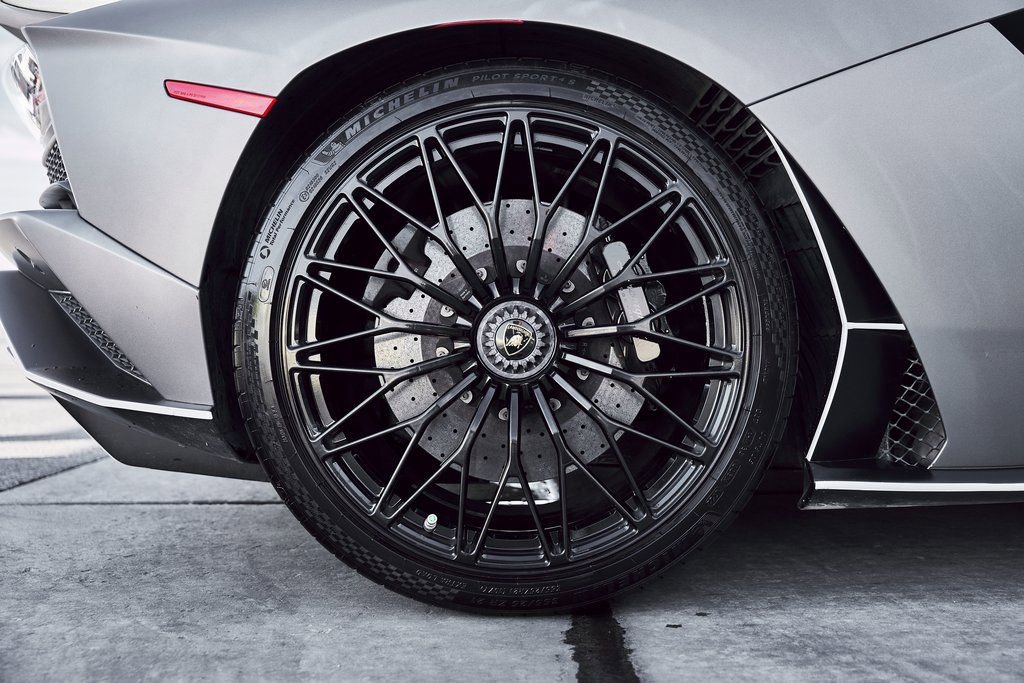 Used 2018 Lamborghini Aventador S image 34