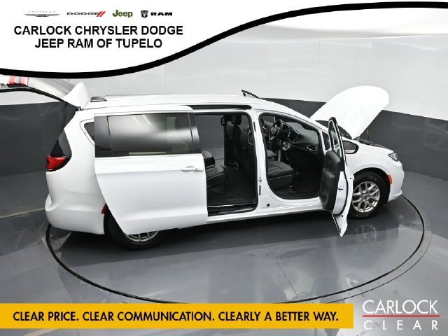 Used 2025 Chrysler Pacifica Select FWD image 64