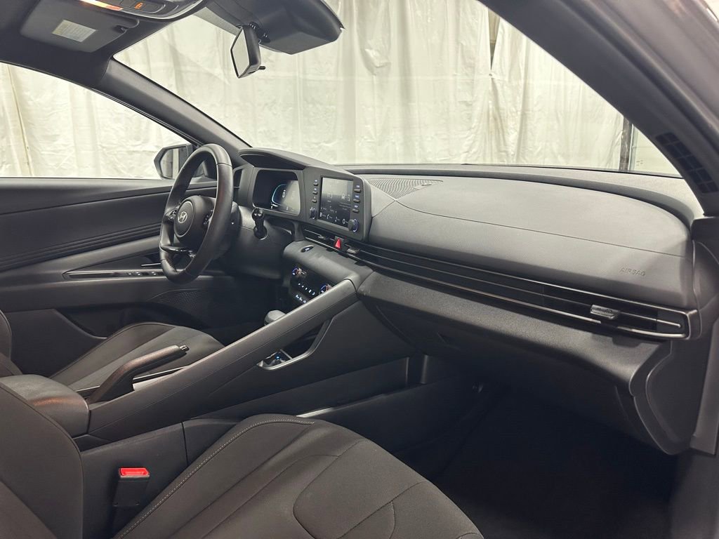 Used 2025 Hyundai Elantra Sport image 53