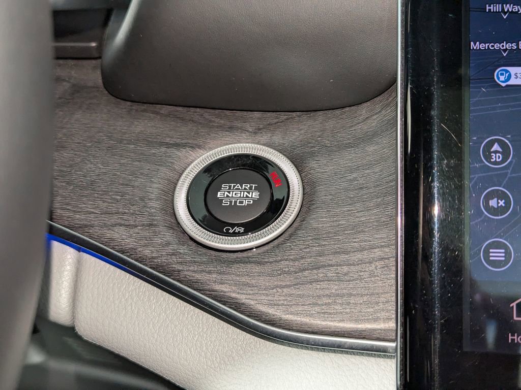 Used 2022 Jeep Grand Cherokee Overland w/ Adv Protech Group III image 27