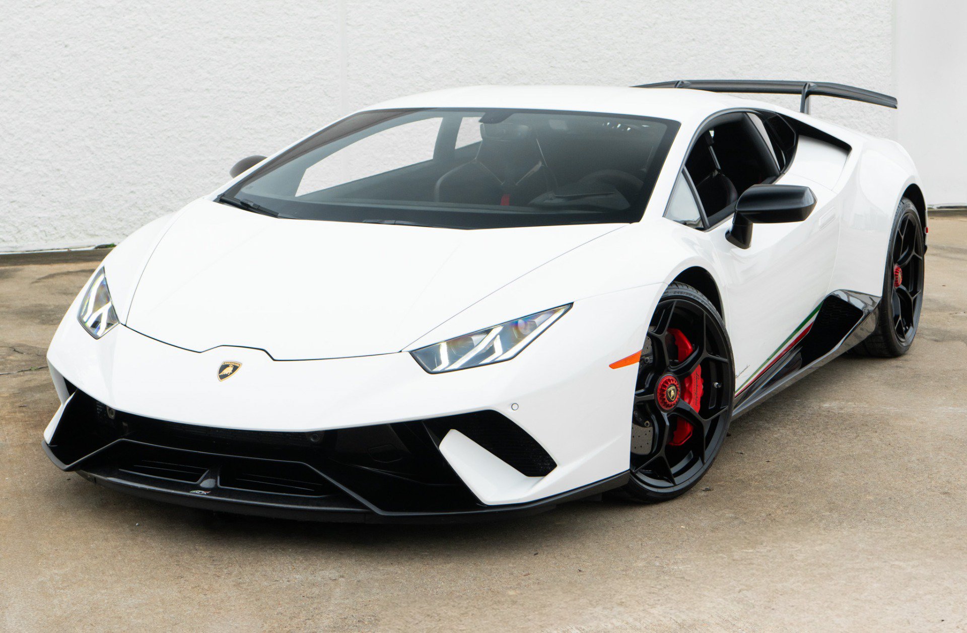 Used 2018 Lamborghini Huracan Performante AWD/4WD image 16