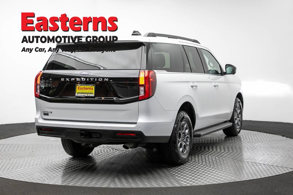 Used 2025 Ford Expedition Active AWD/4WD image 7