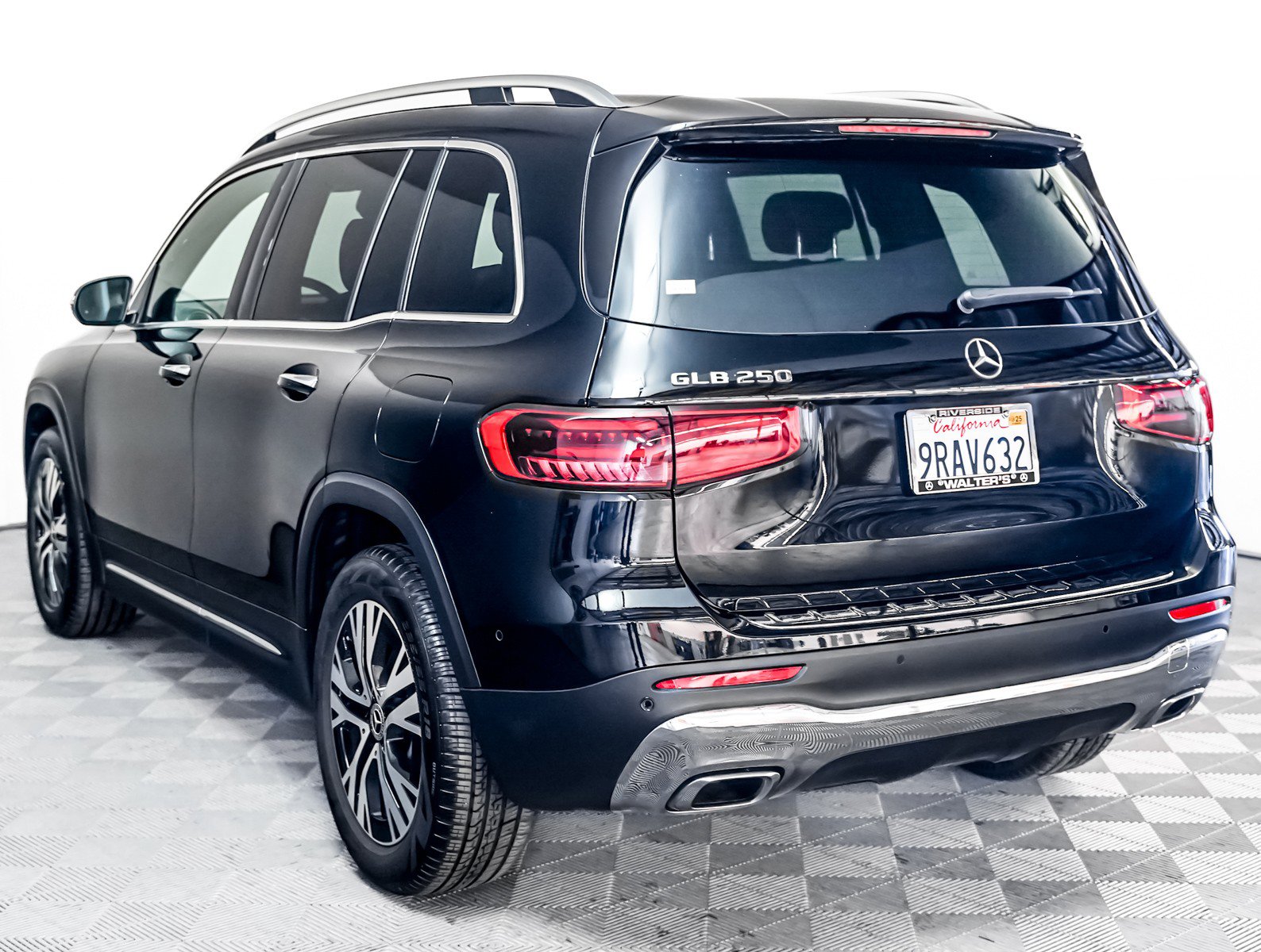 Certified 2024 Mercedes-Benz GLB 250 image 2