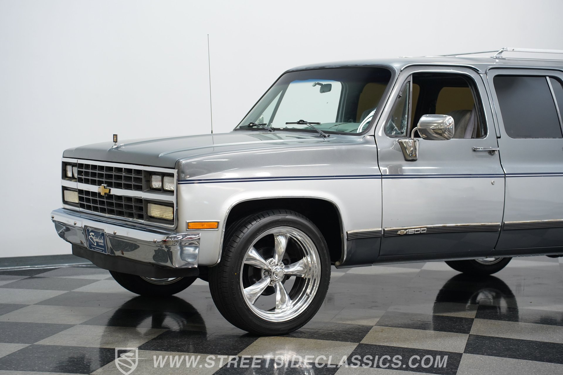 Used 1990 Chevrolet Suburban 2WD image 19