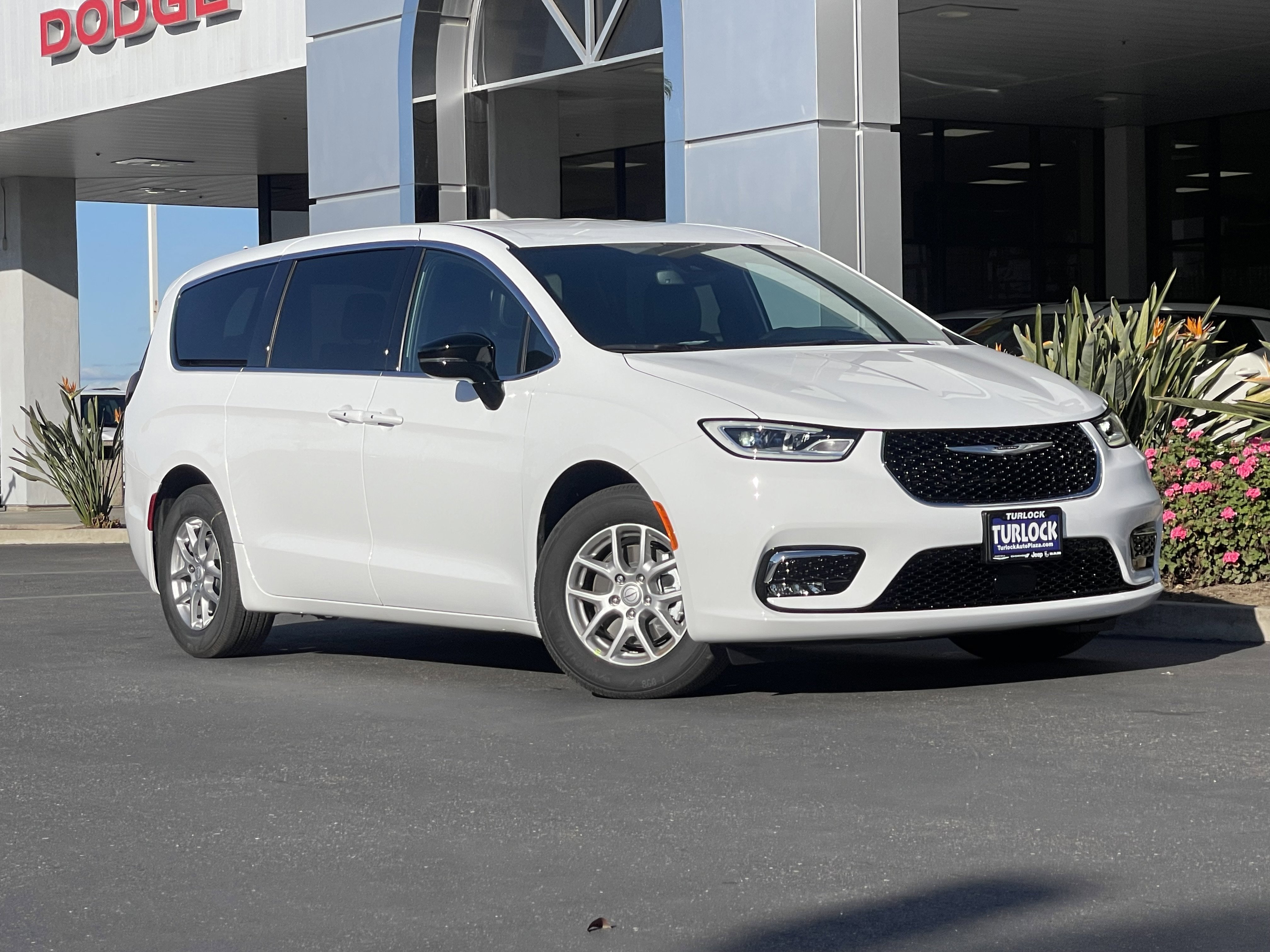 New 2026 Chrysler Pacifica Select FWD image 2