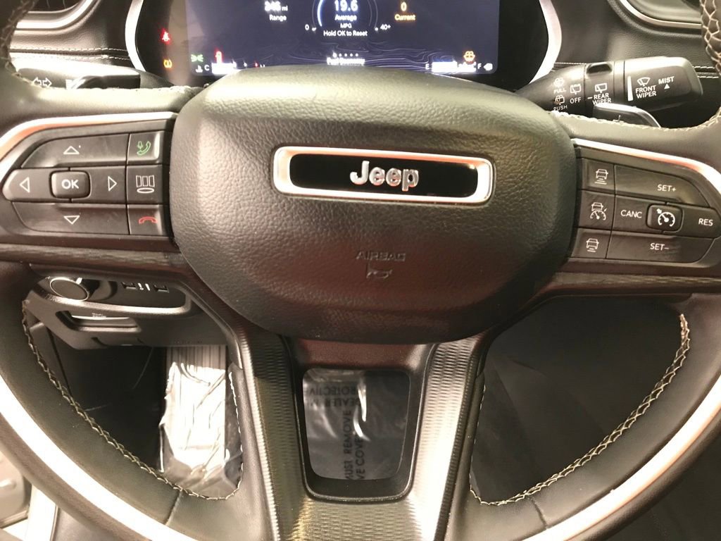 Used 2024 Jeep Grand Cherokee Altitude image 13