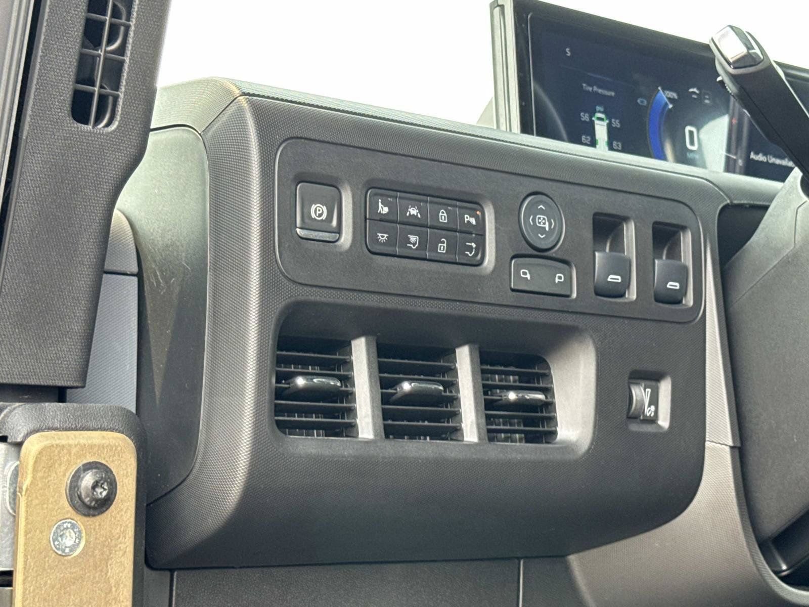 Used 2024 Chevrolet Brightdrop 400 w/ Commercial Equipment Package AWD/4WD image 19