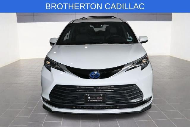 Used 2025 Toyota Sienna Platinum AWD/4WD image 11