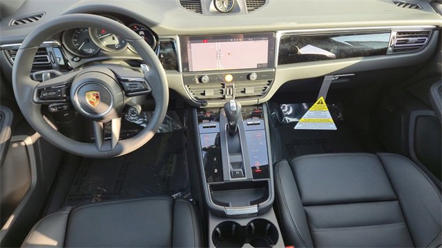 Certified 2025 Porsche Macan image 13