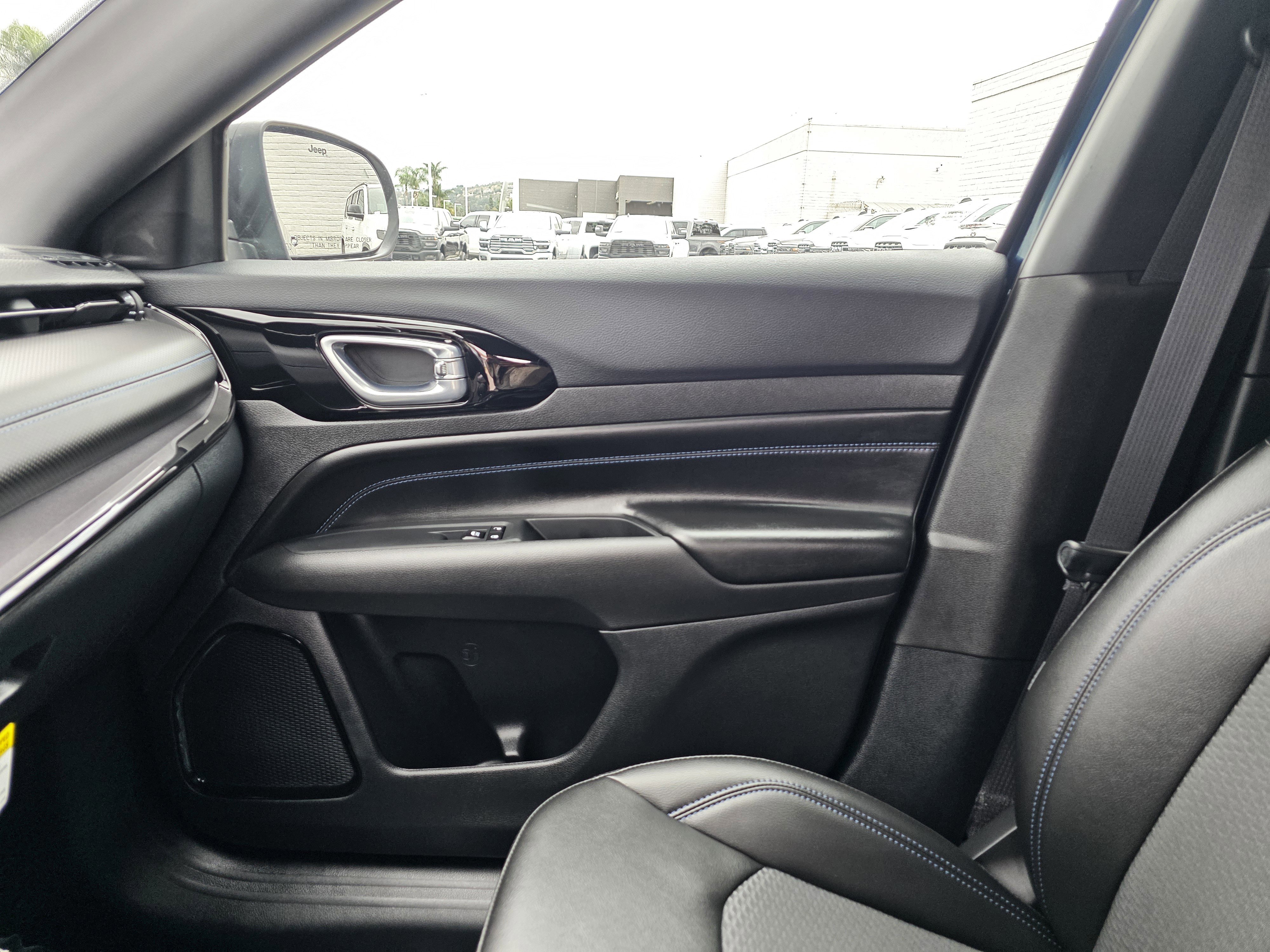 New 2026 Jeep Compass Latitude image 11