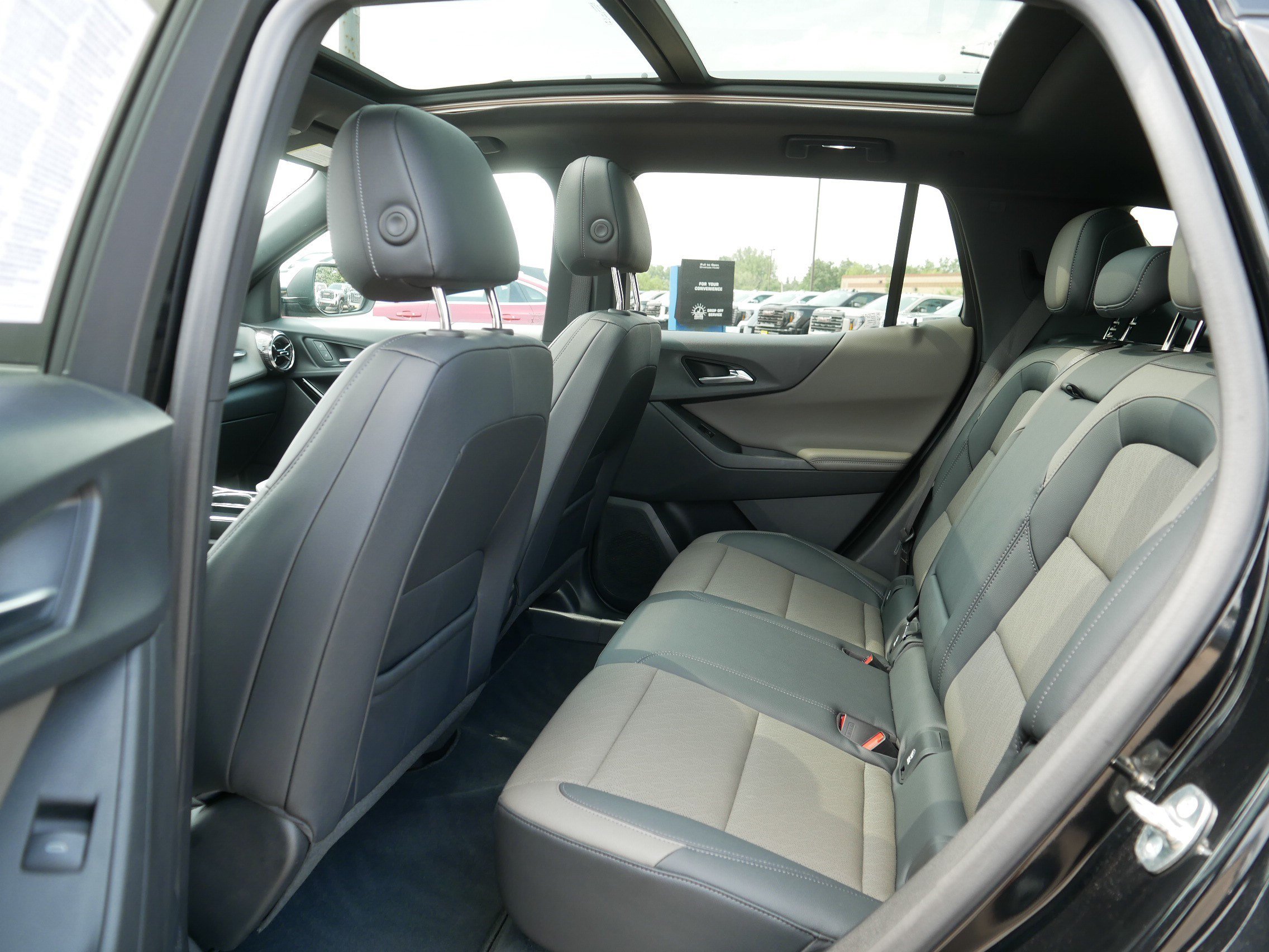 Used 2025 Chevrolet Equinox LT w/ Convenience Package II AWD/4WD image 35