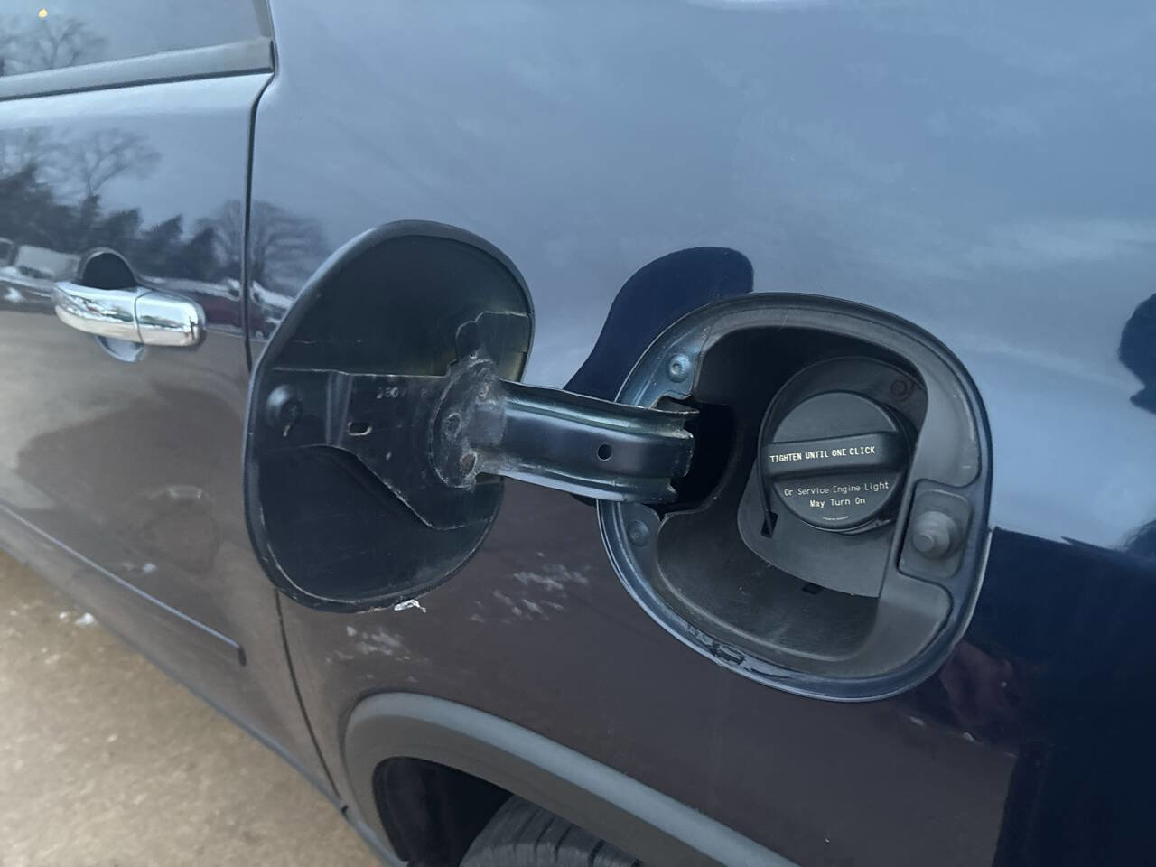 Used 2011 GMC Acadia SLE image 23