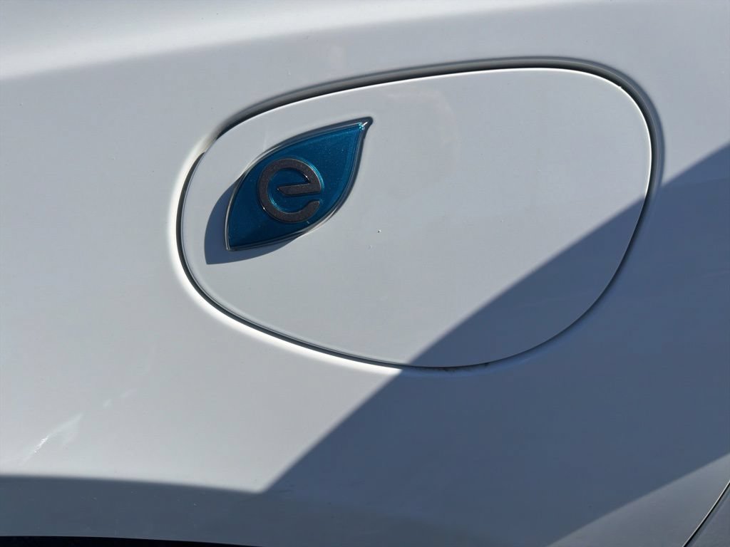 Used 2024 Chrysler Pacifica Limited FWD image 3