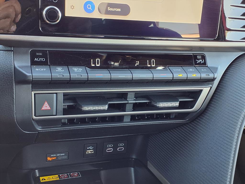 Used 2025 Toyota Camry SE image 18