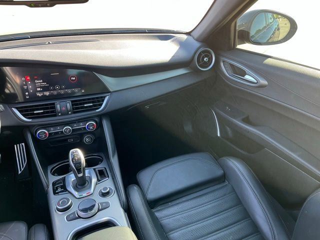 Used 2023 Alfa Romeo Giulia Veloce RWD image 15