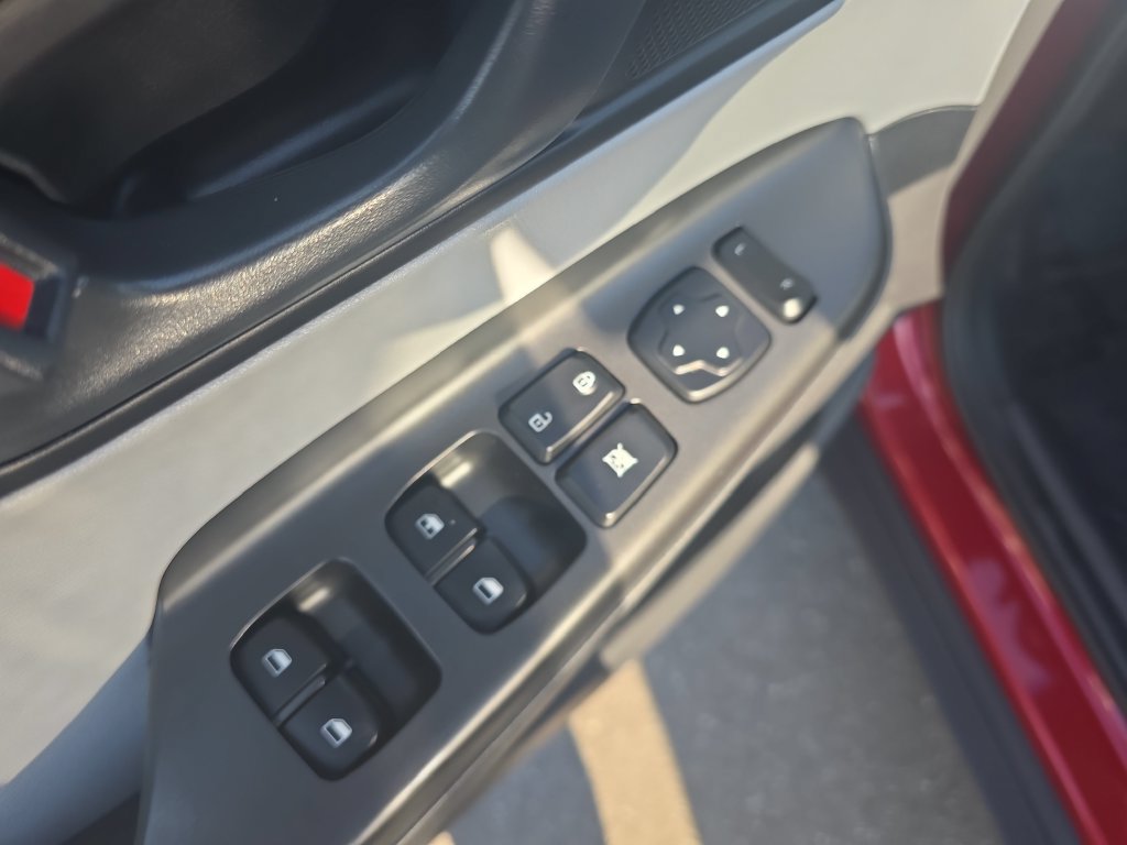 Used 2023 Hyundai Kona SE AWD/4WD image 11