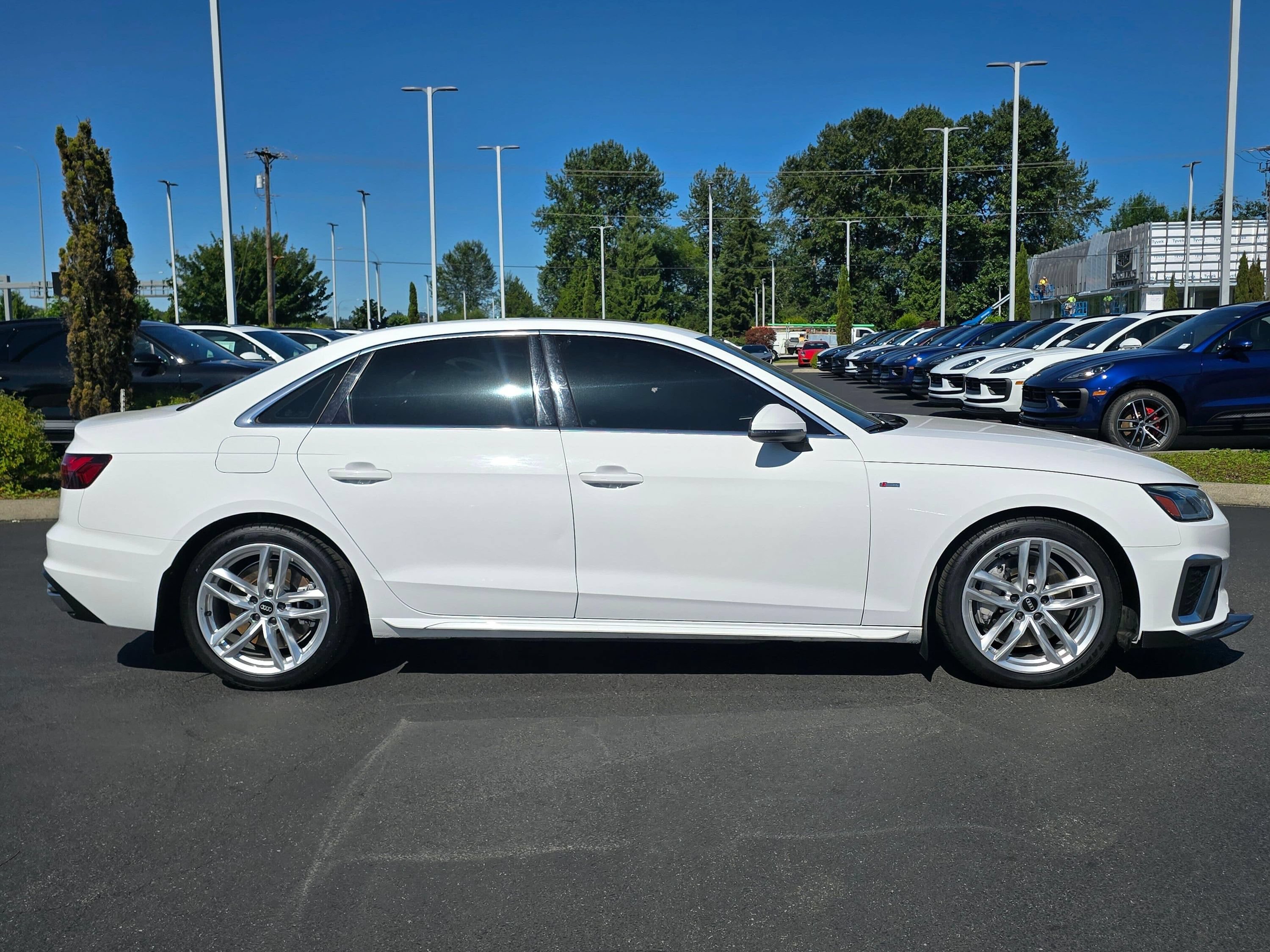Used 2022 Audi A4 2.0T Premium Plus AWD/4WD image 6