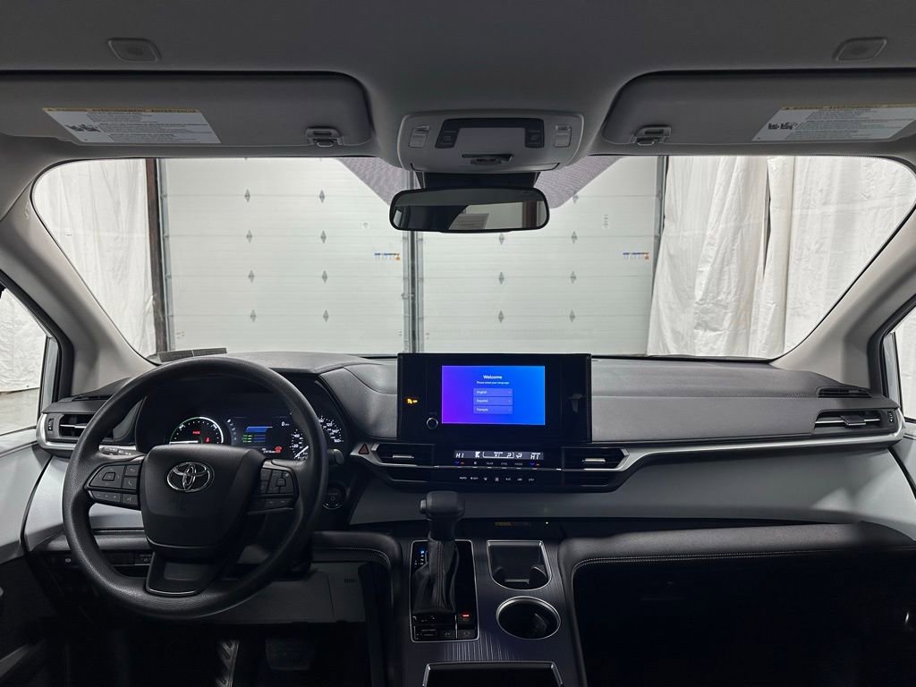 Used 2025 Toyota Sienna LE image 44