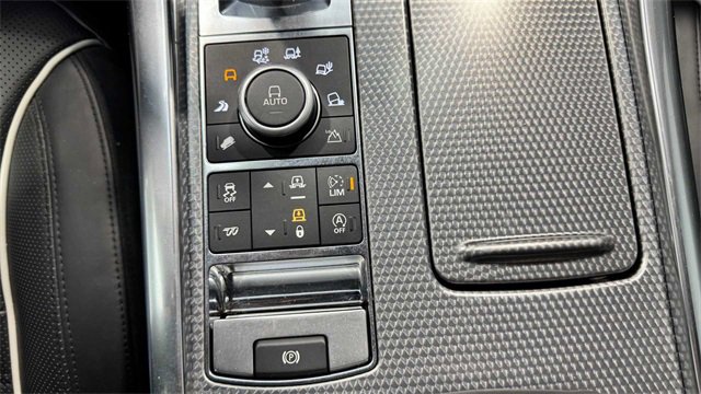 Used 2017 Land Rover Range Rover Sport SVR image 29