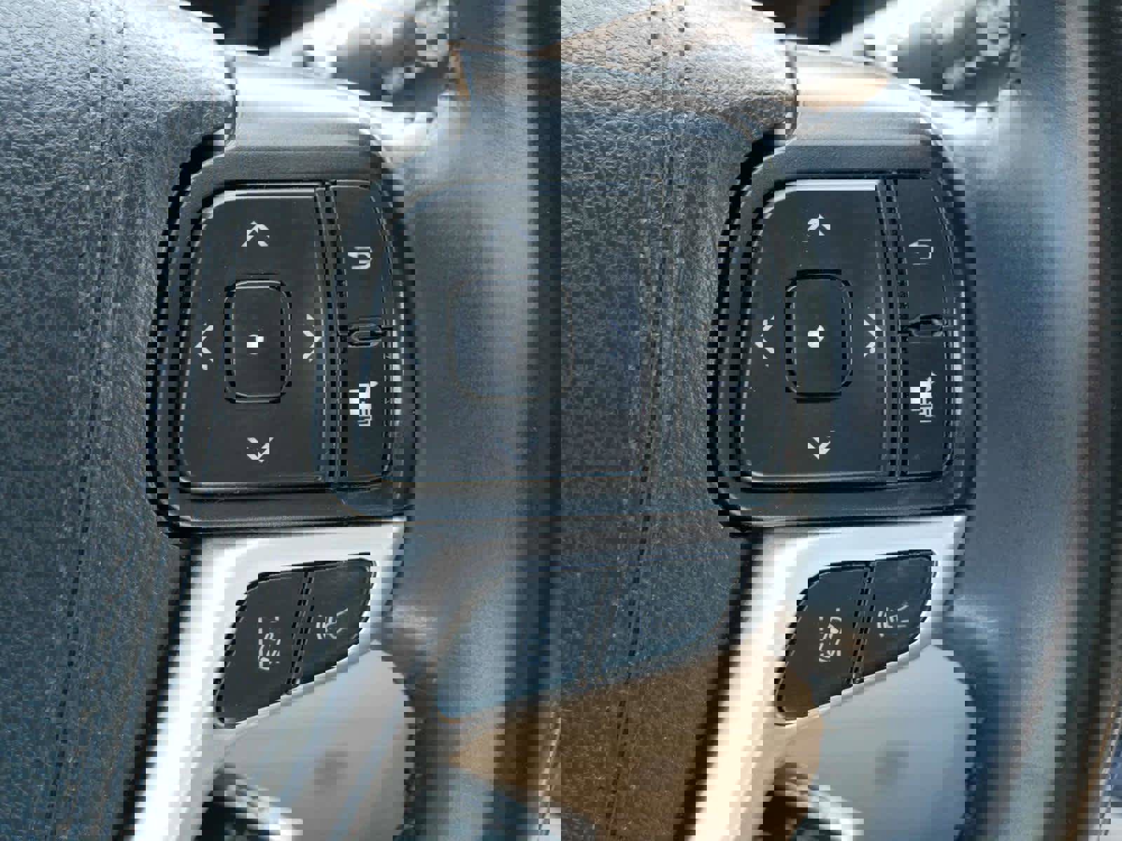 Used 2019 Toyota Highlander XLE image 26