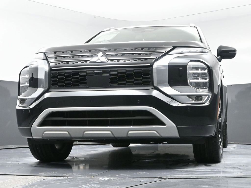 Used 2023 Mitsubishi Outlander SEL image 54