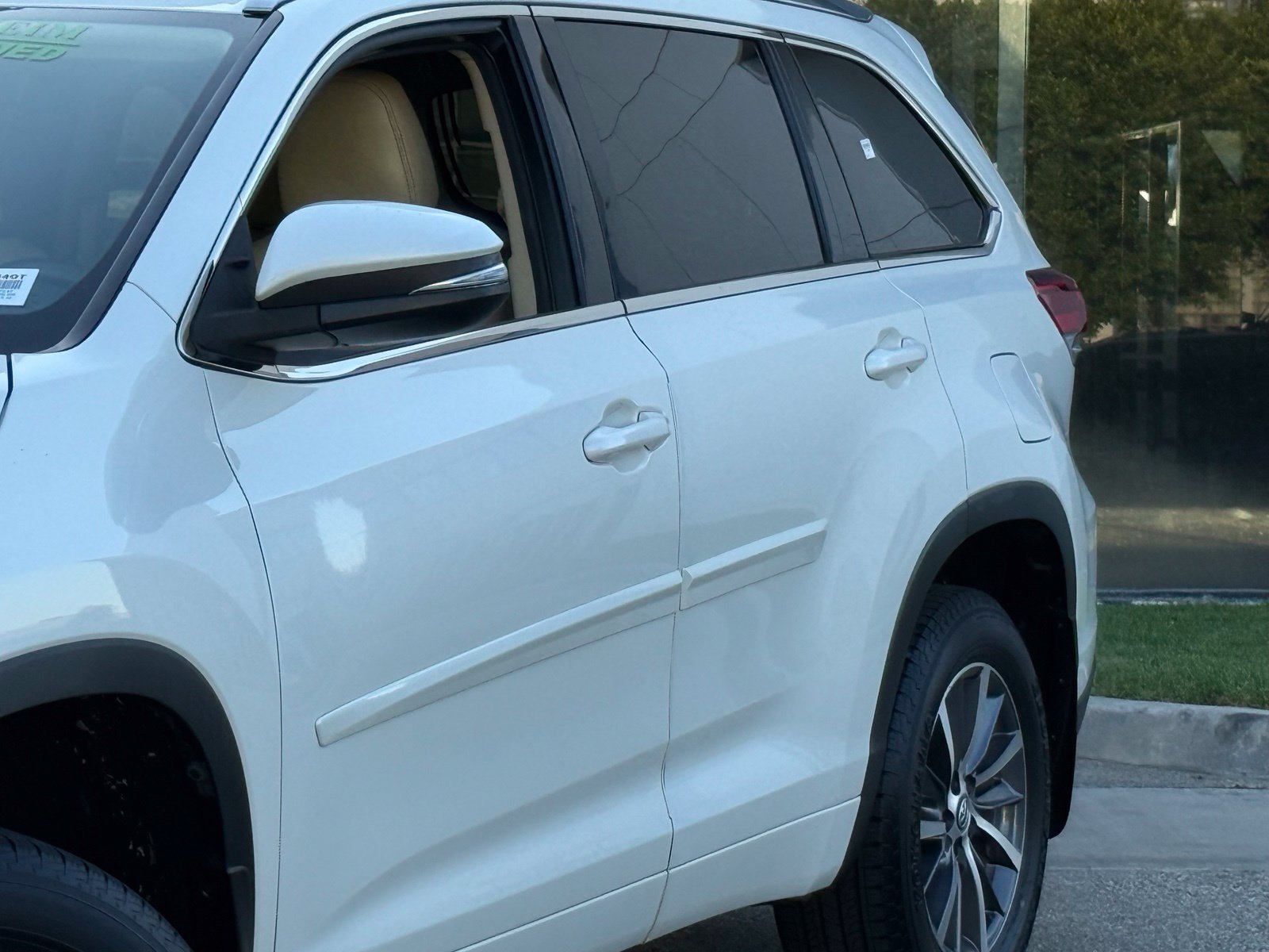 Used 2018 Toyota Highlander XLE FWD image 4