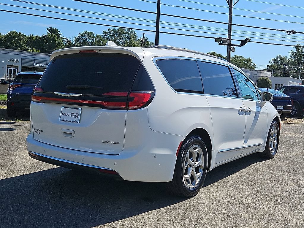 Used 2022 Chrysler Pacifica Limited FWD image 7