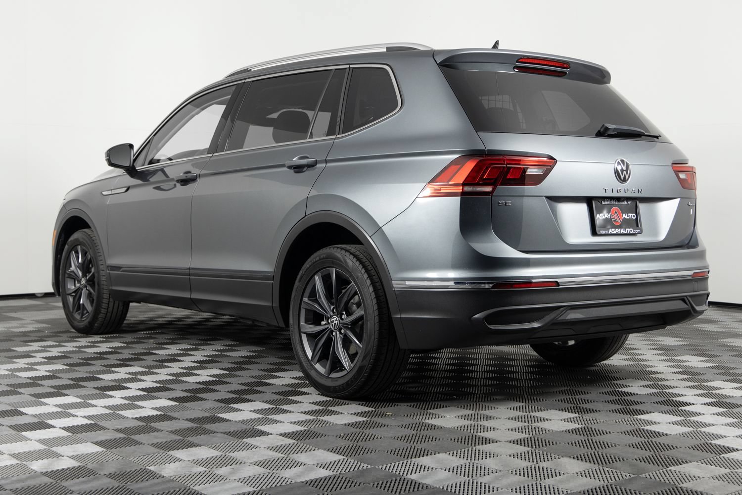 Used 2022 Volkswagen Tiguan SE AWD/4WD image 4