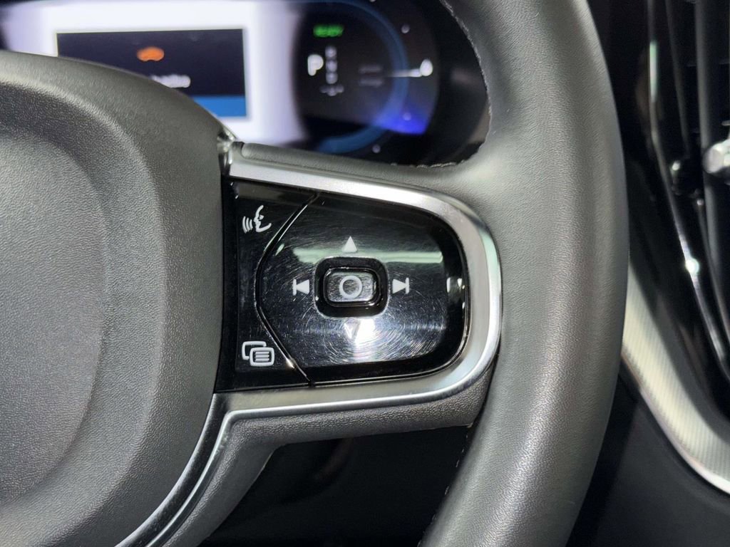 Used 2024 Volvo XC60 T8 Ultimate w/ Climate Package image 29