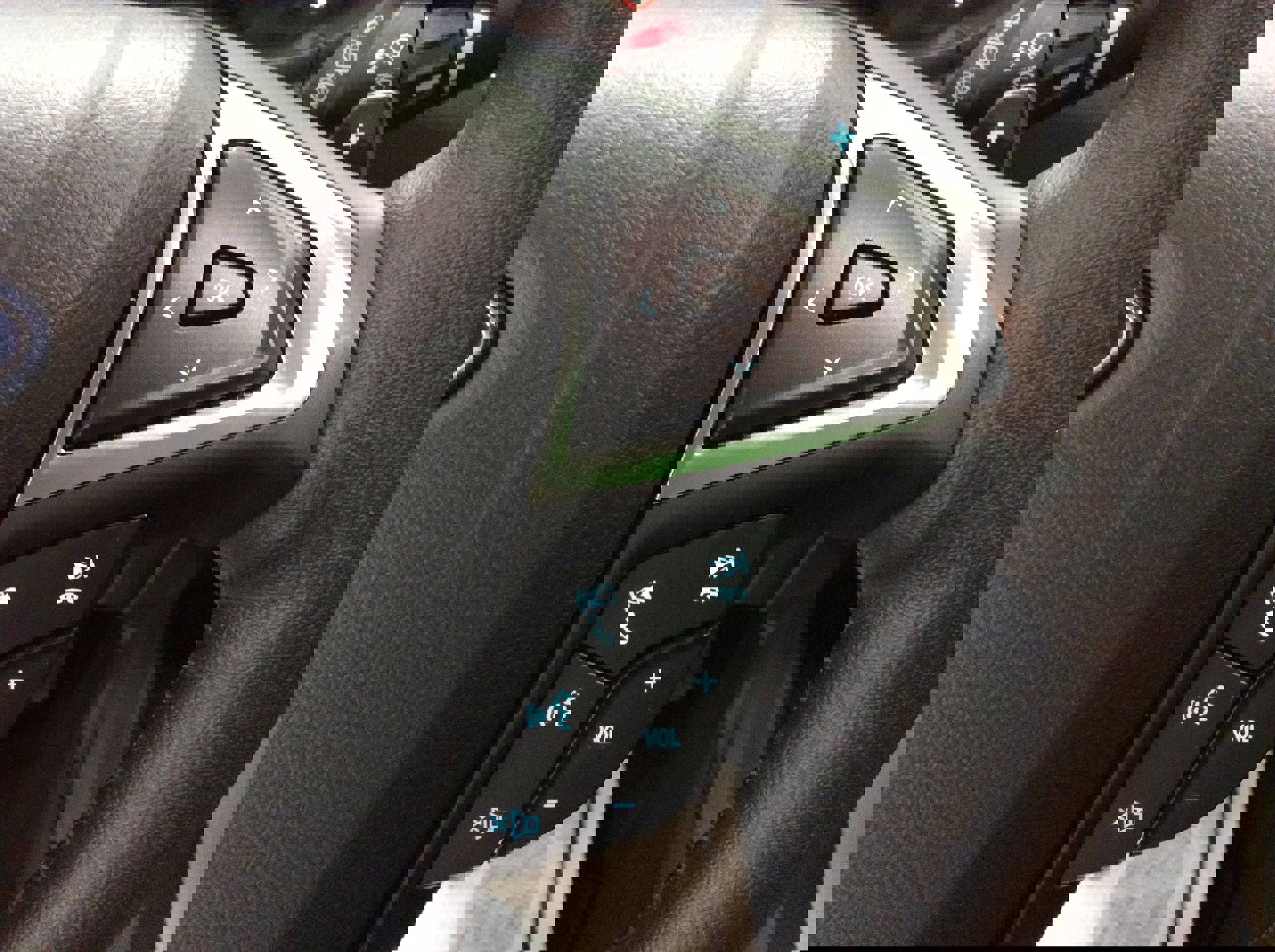 Used 2024 Ford Edge SEL w/ Convenience Package image 24