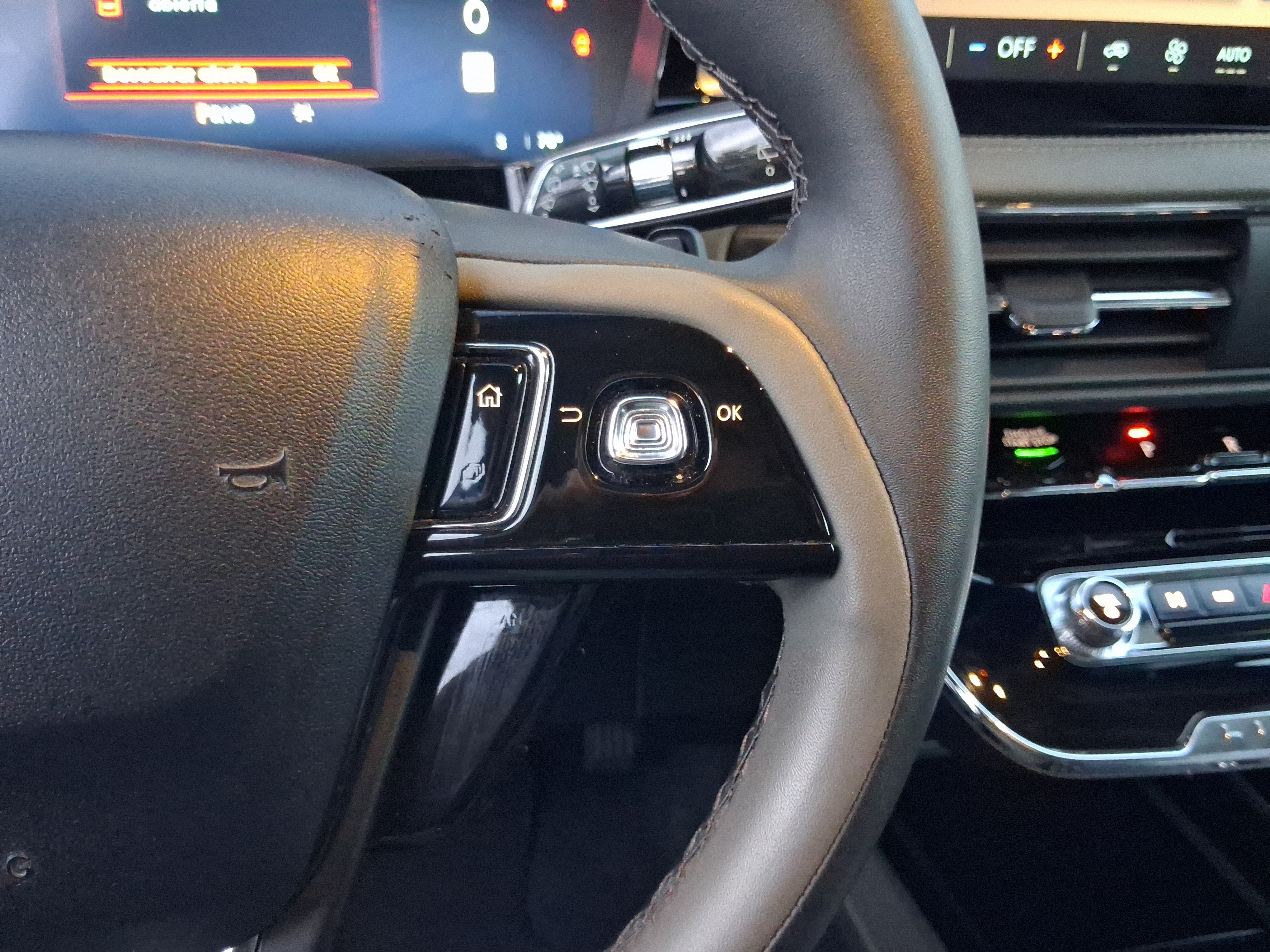 Certified 2024 Lincoln Corsair FWD image 18