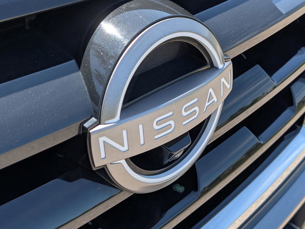 Used 2022 Nissan Armada SL w/ Captain's Chairs Package image 10