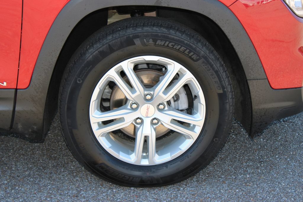 Used 2023 GMC Terrain SLE w/ Driver Convenience Package FWD image 5