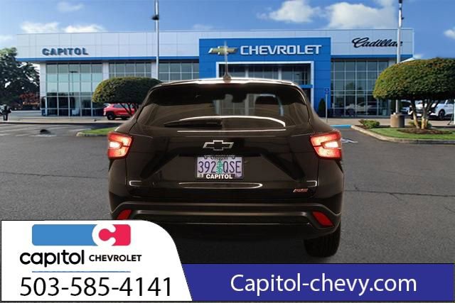 Used 2025 Chevrolet Trax RS FWD image 3