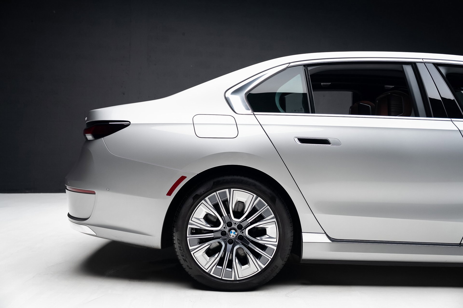 Used 2023 BMW i7 xDrive60 image 35