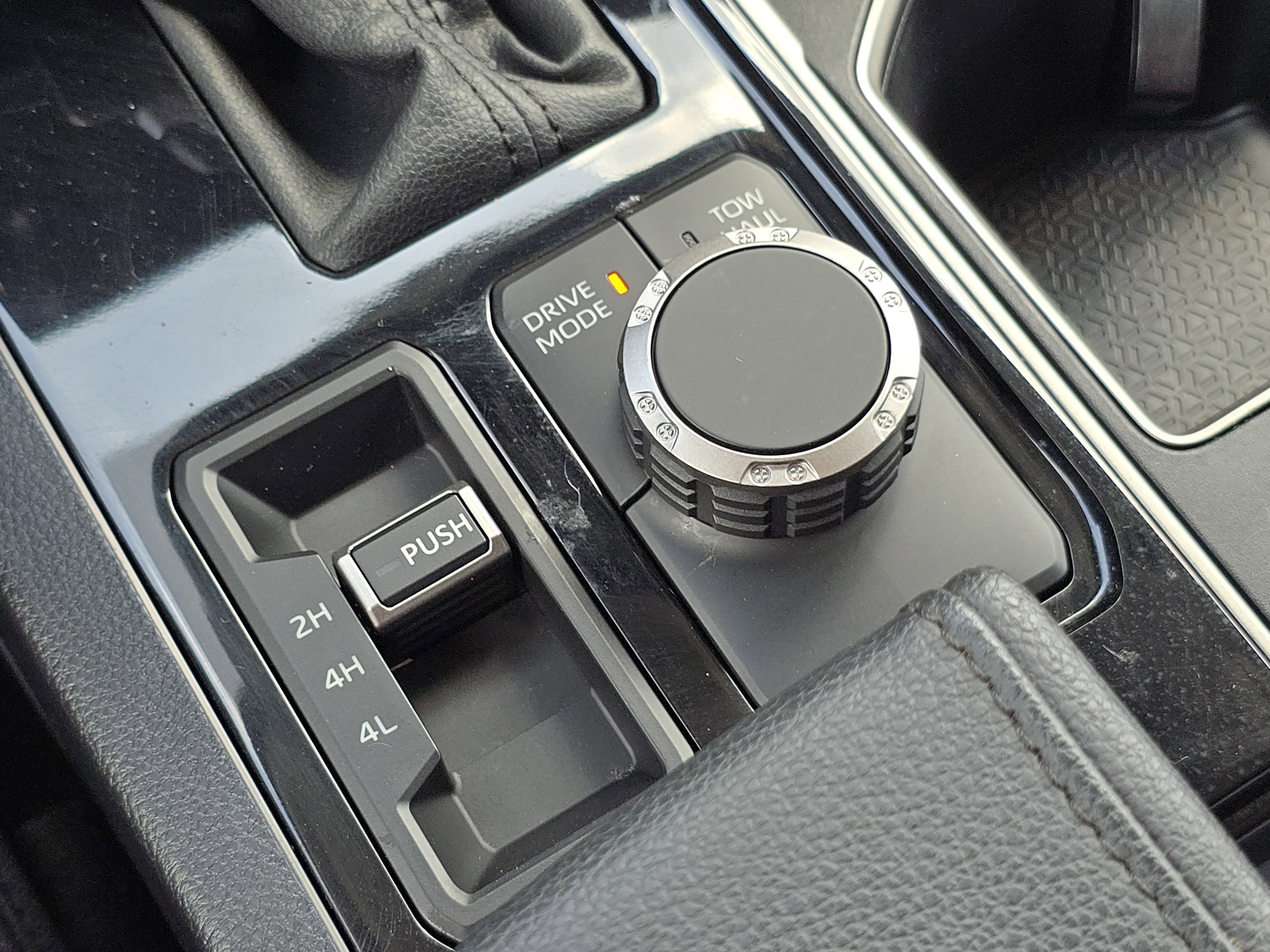 Used 2022 Toyota Tundra SR5 w/ SR5 Convenience Package image 7