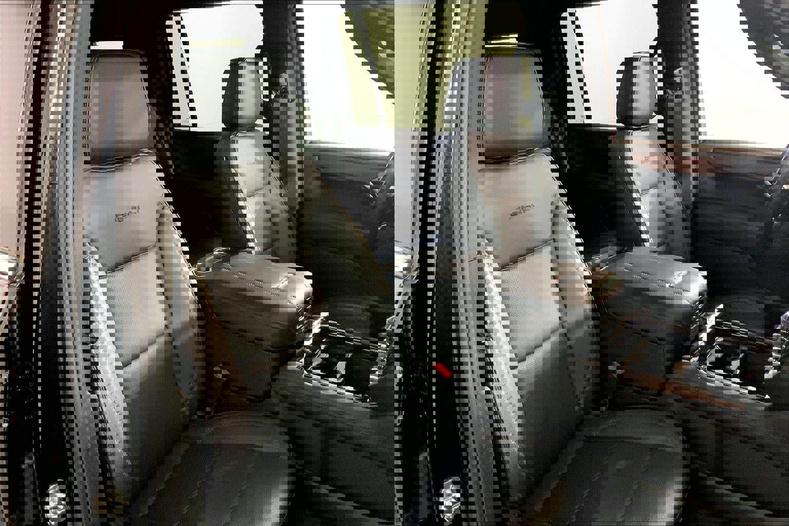 Used 2025 GMC Yukon XL Denali image 7