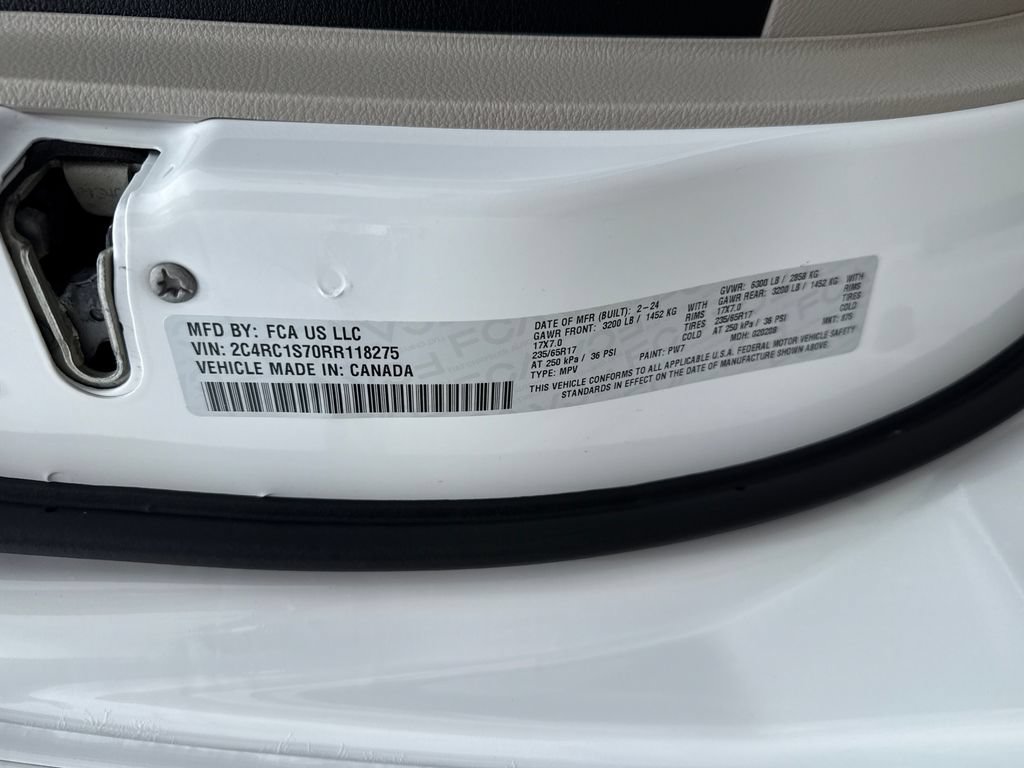 Used 2024 Chrysler Pacifica Limited FWD image 30