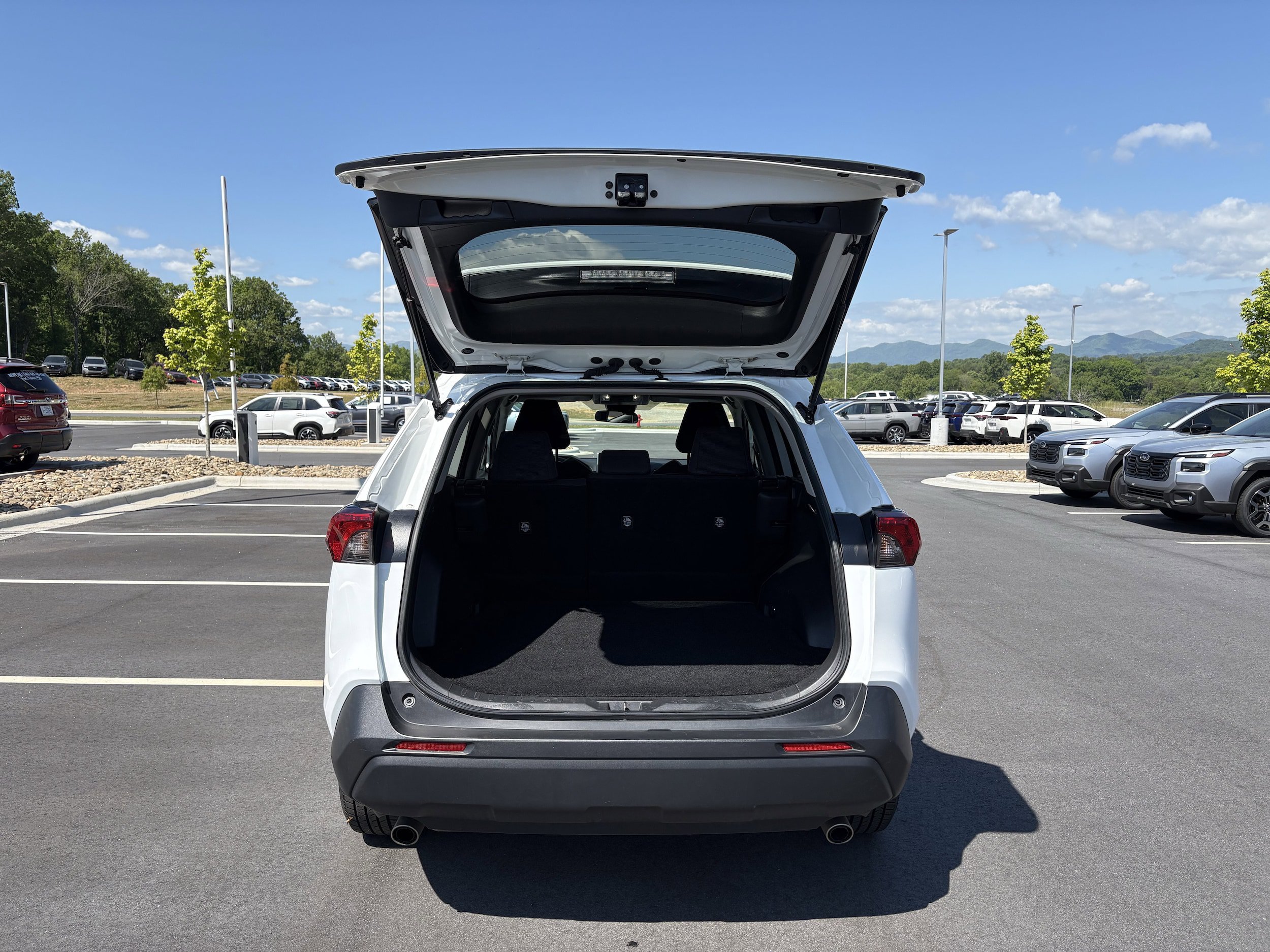 Used 2023 Toyota RAV4 LE FWD image 9