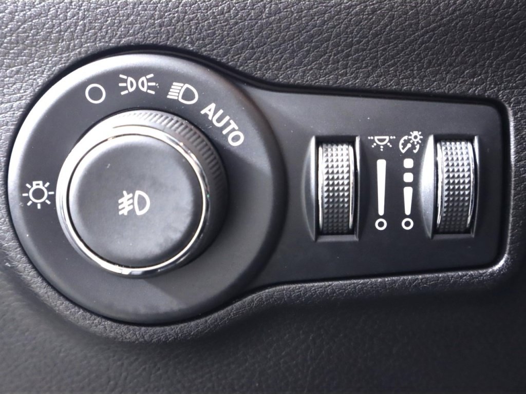Used 2025 Jeep Compass Latitude w/ Altitude Special Edition AWD/4WD image 10
