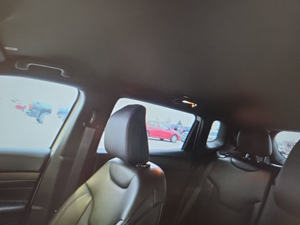 Used 2025 Jeep Compass Latitude w/ Convenience Group image 12