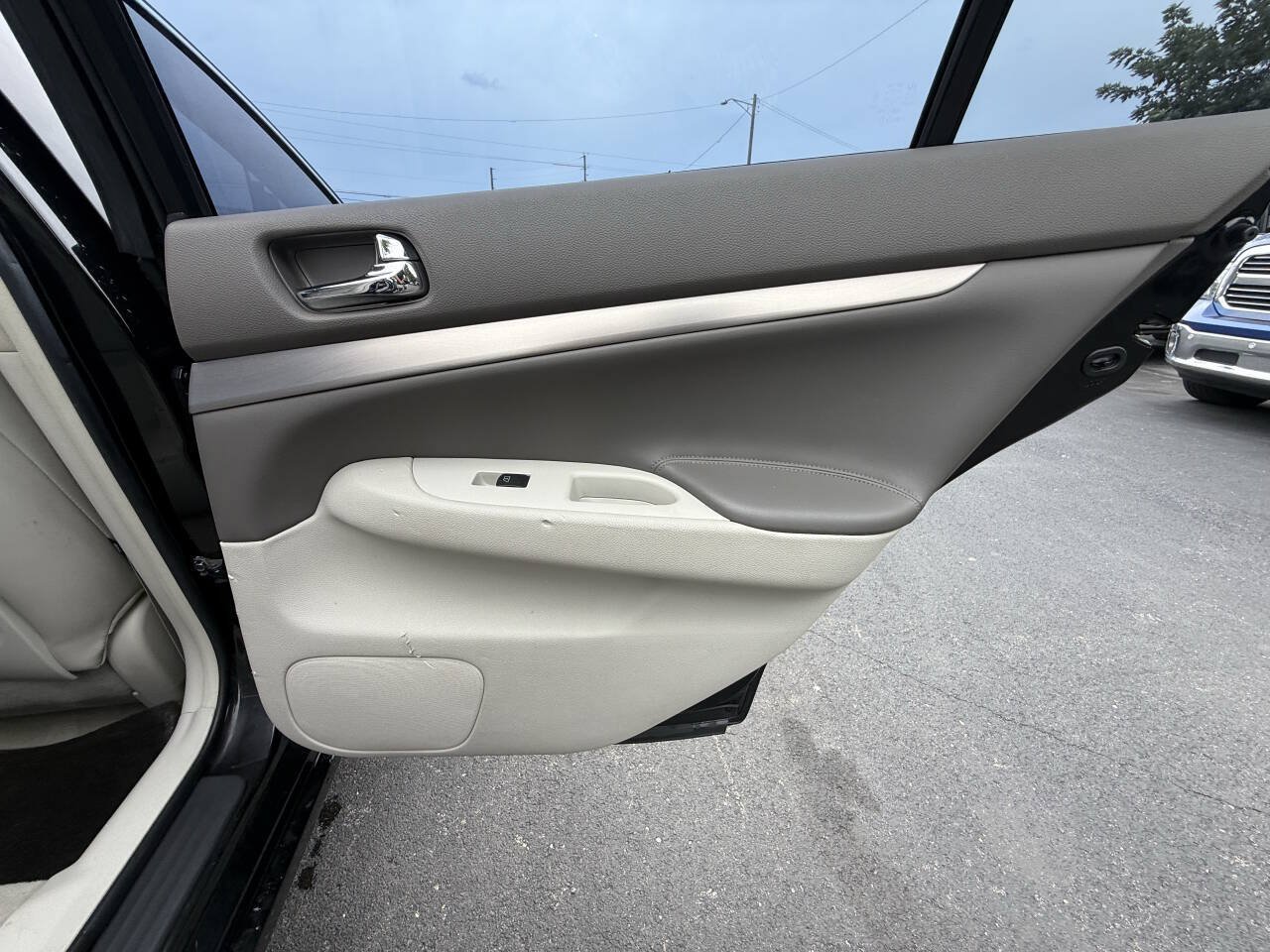Used 2011 INFINITI G25 x w/ Moonroof Pkg AWD/4WD image 22