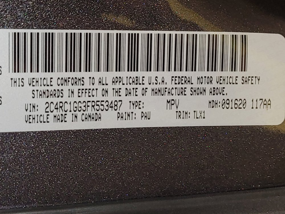 Used 2015 Chrysler Town & Country Limited Platinum FWD image 33