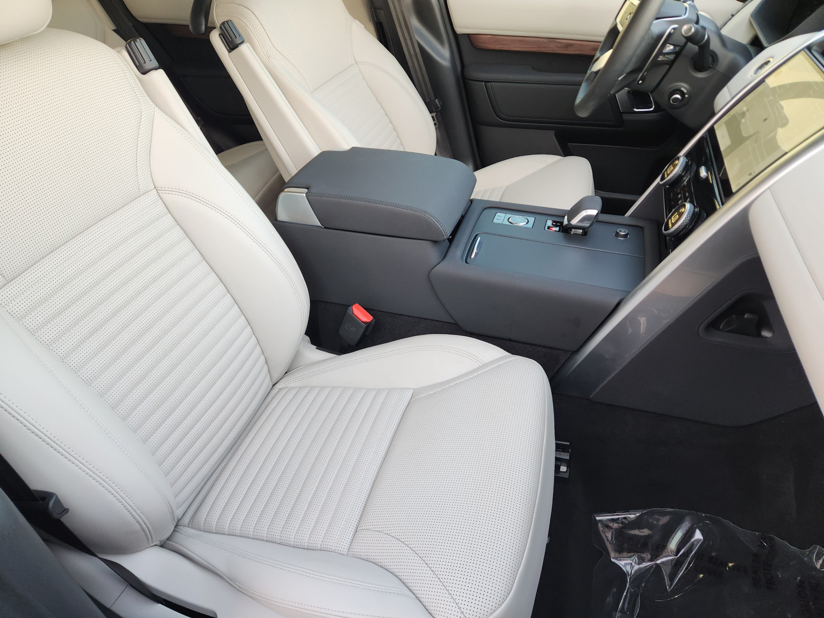 Certified 2025 Land Rover Discovery S AWD/4WD image 9