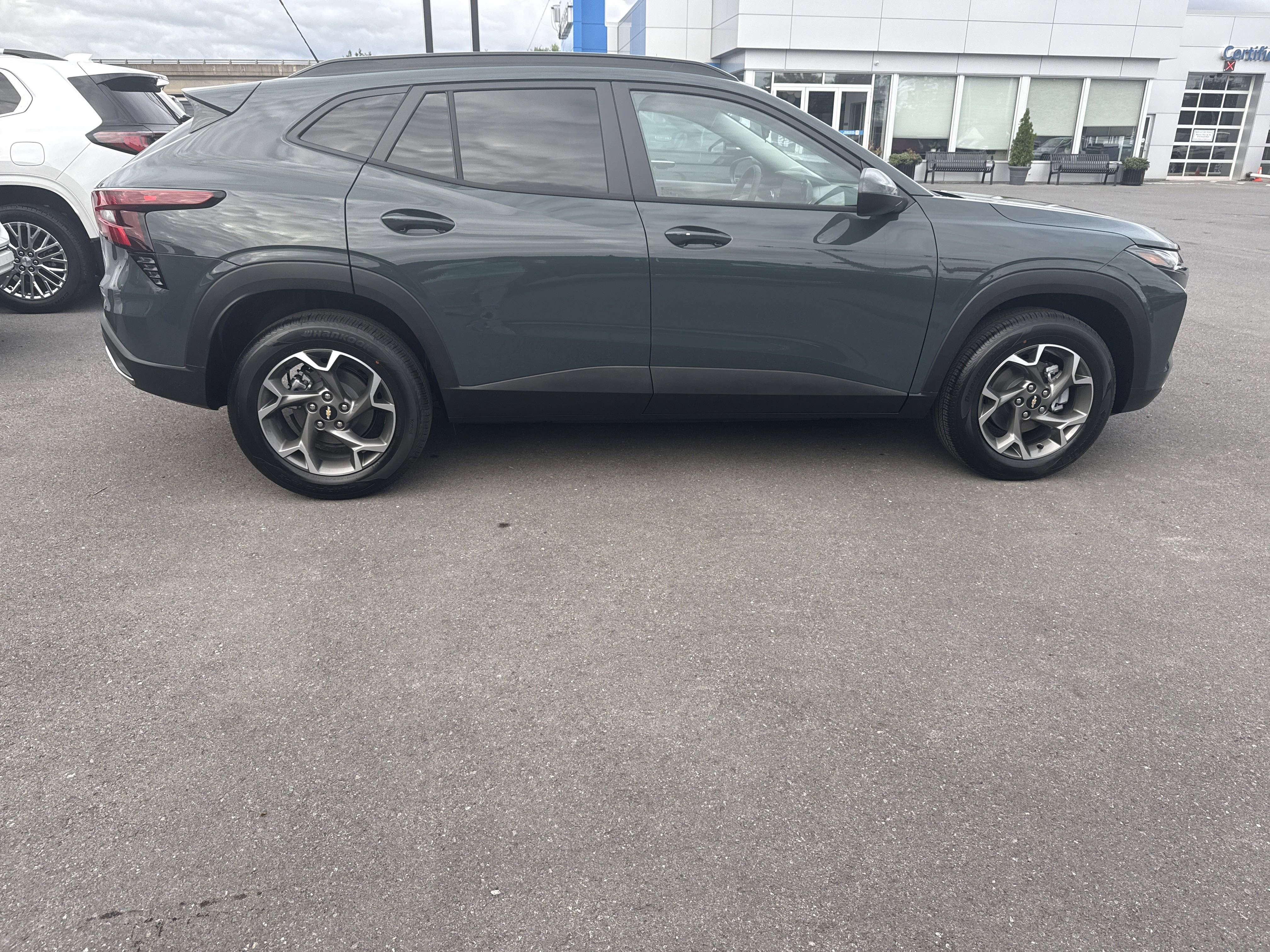 New 2025 Chevrolet Trax LT w/ Driver Confidence Package video 2