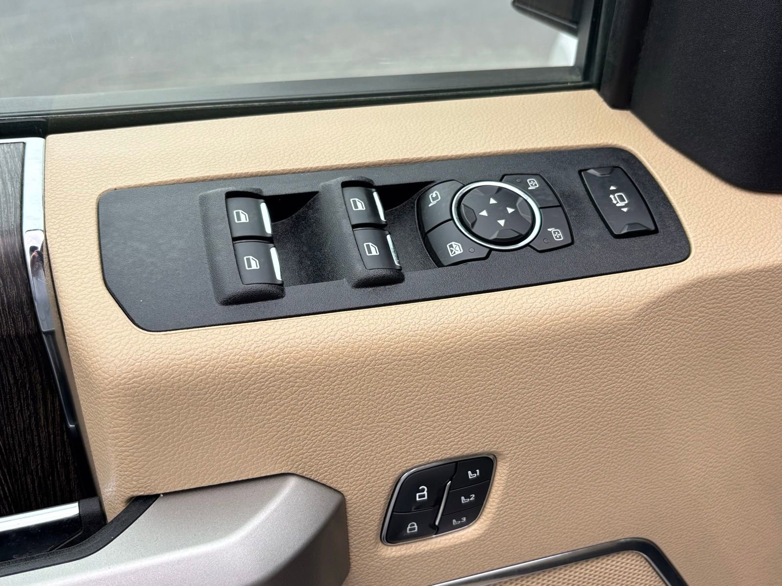 Used 2020 Ford F250 Lariat image 19