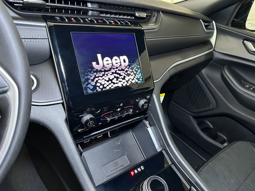 New 2025 Jeep Grand Cherokee Laredo image 28