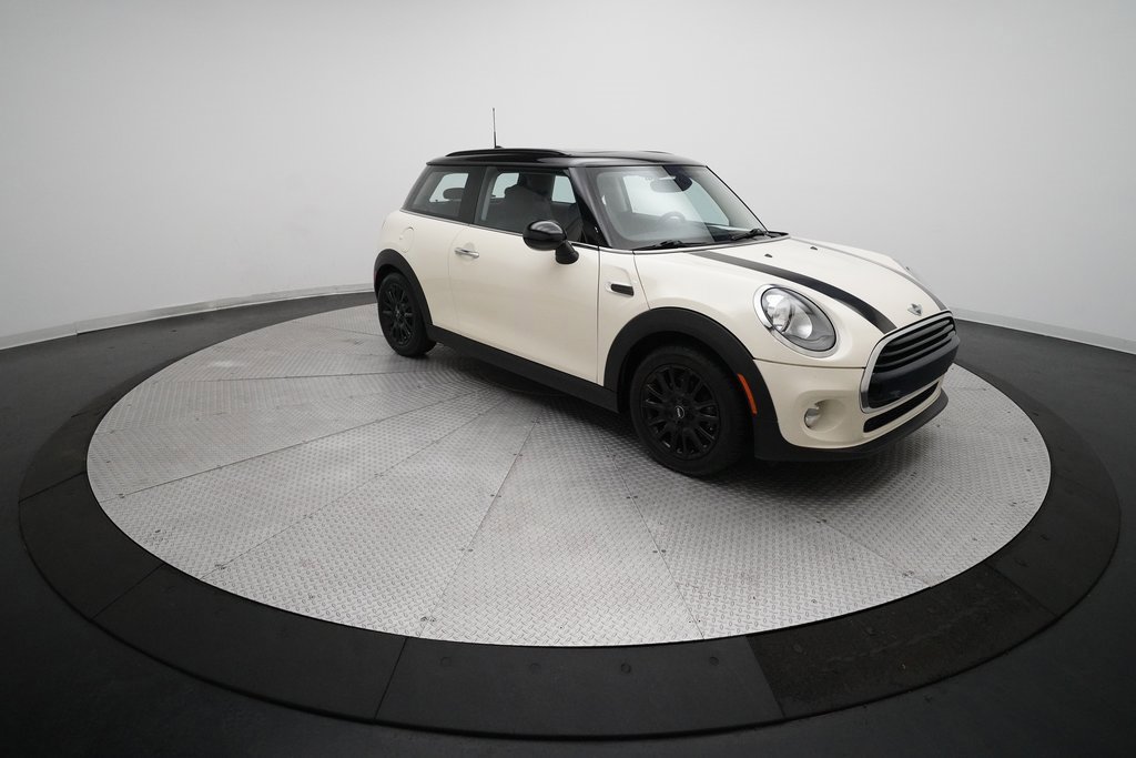 Used 2017 MINI Cooper 2-Door Hardtop image 13