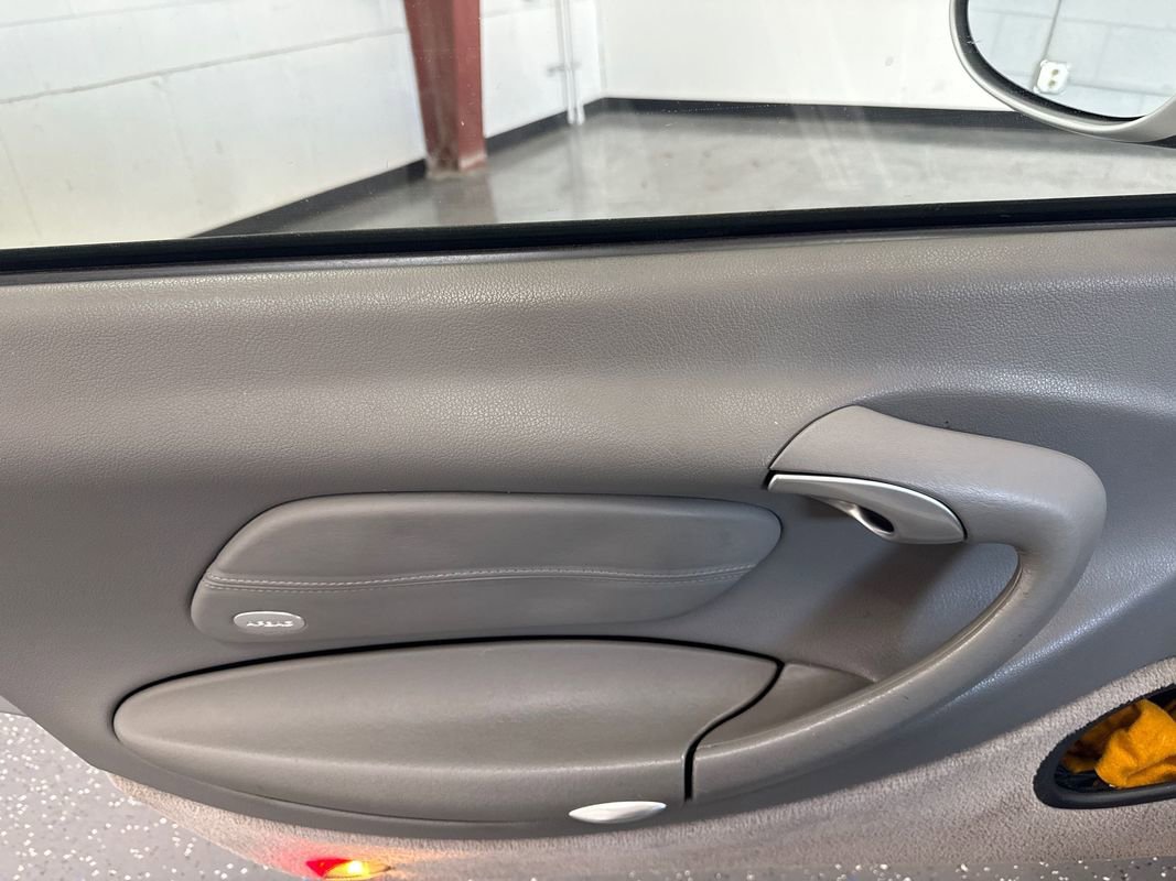 Used 2001 Porsche 911 Carrera image 10