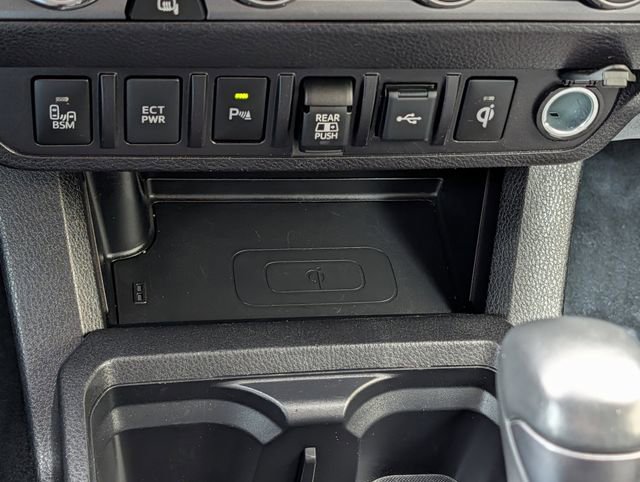 Used 2023 Toyota Tacoma TRD Off-Road w/ Technology Package AWD/4WD image 16